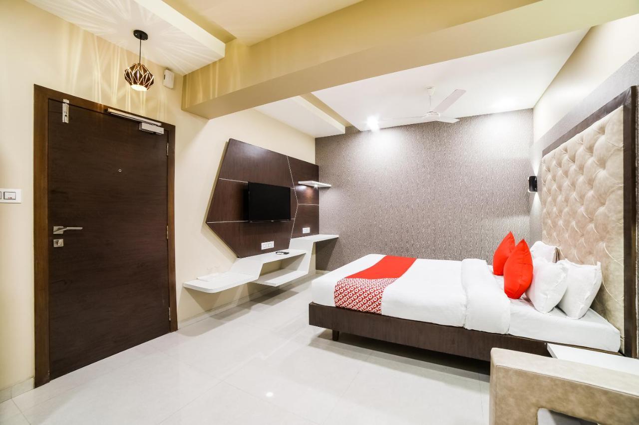 Capital O 41587 Hotel Airport Inn One Ахмедабад Экстерьер фото