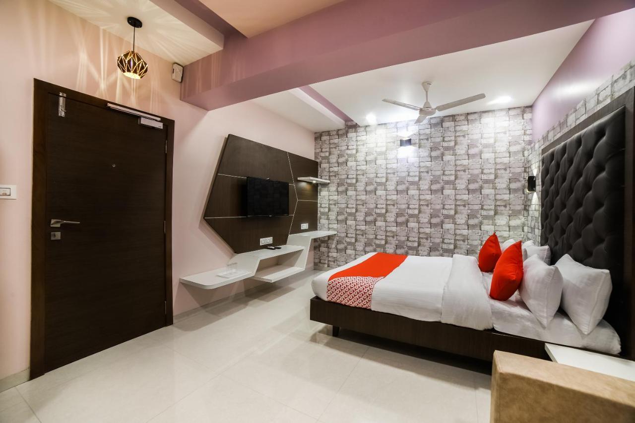 Capital O 41587 Hotel Airport Inn One Ахмедабад Экстерьер фото