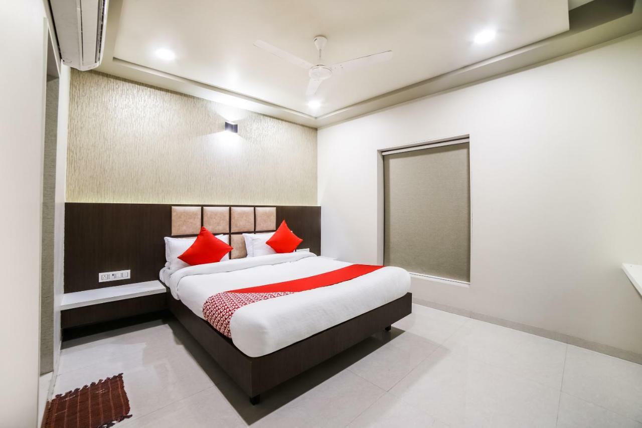 Capital O 41587 Hotel Airport Inn One Ахмедабад Экстерьер фото